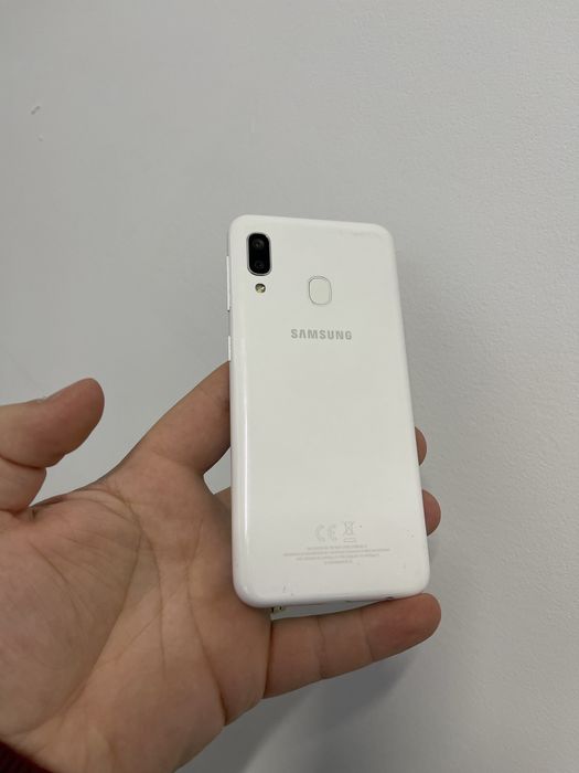Samsung A20e - white - 32 G - liber - 330 ron !