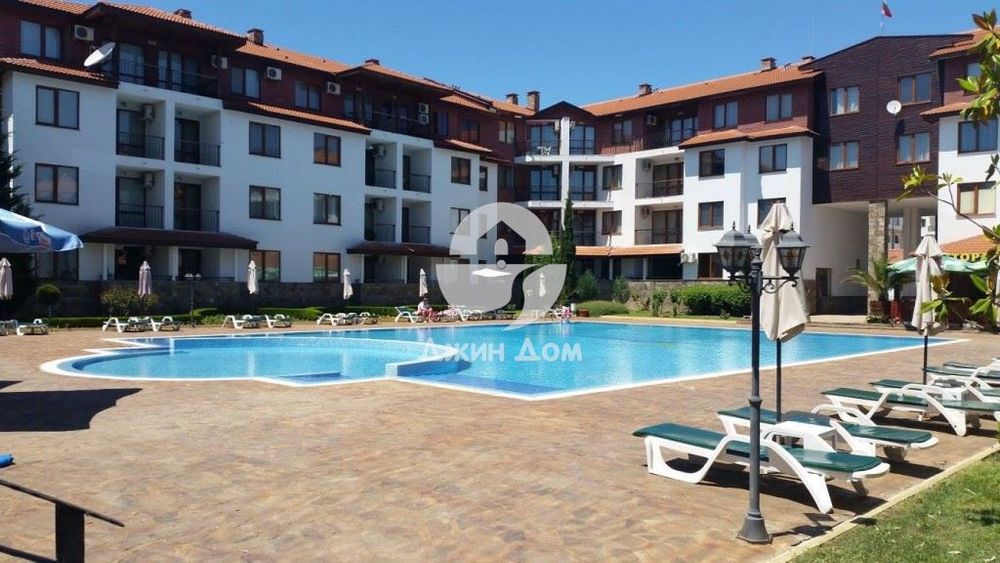 Тристаен апартамент в к-с „Аполон 3“, с. Равда