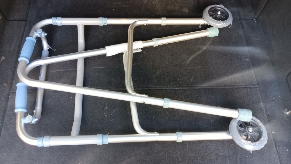 Проходилка с колелца (нова)