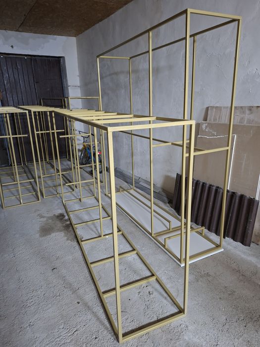 Стеллаж стойка для одежда.