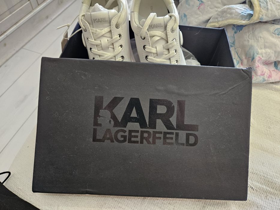 Продам кроссовки Карл Лагерфельд