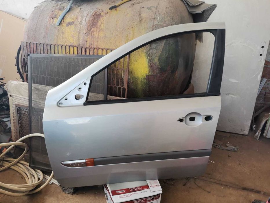 Предна лява врата за Рено Лагуна 2