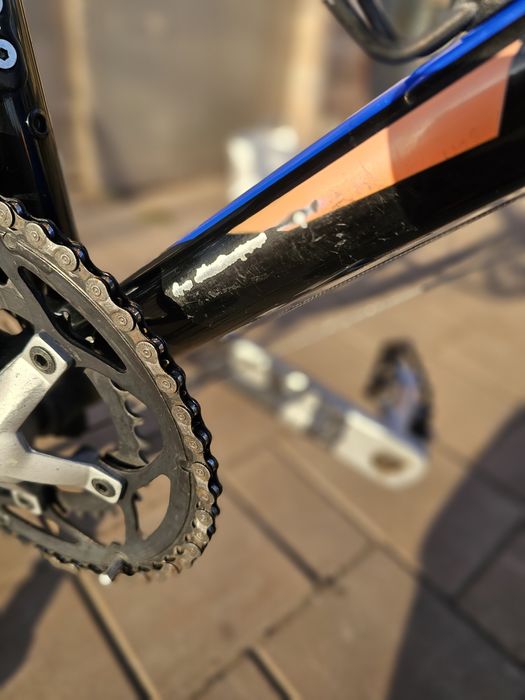 Cursiera Giant Contend, cadru aluminiu.