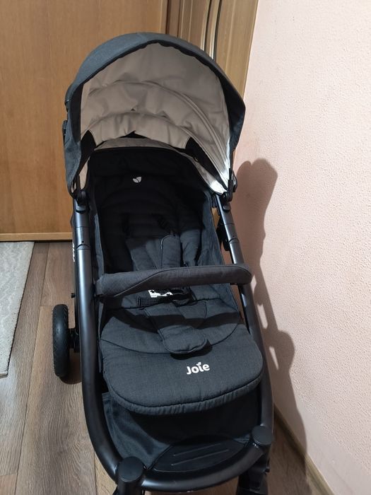 Cărucior bebe joie