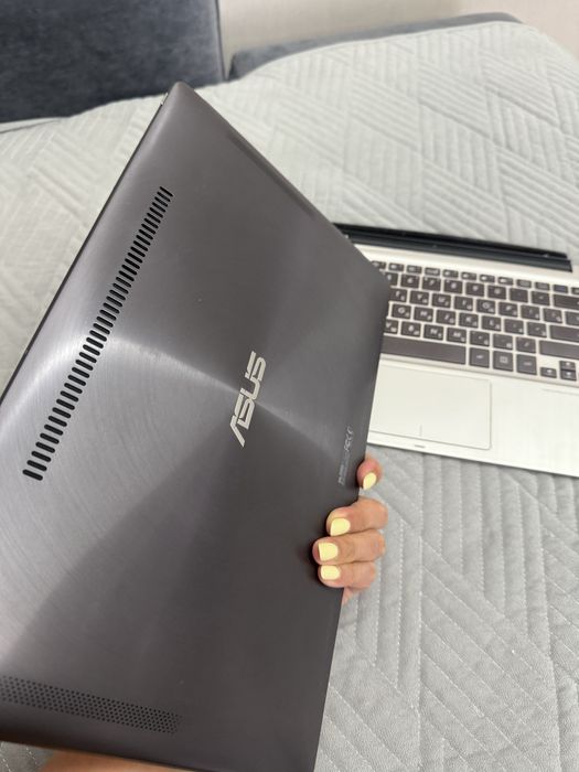Ноутбук -Планшет Asus