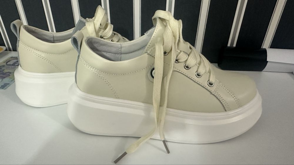 Adidas dama piele