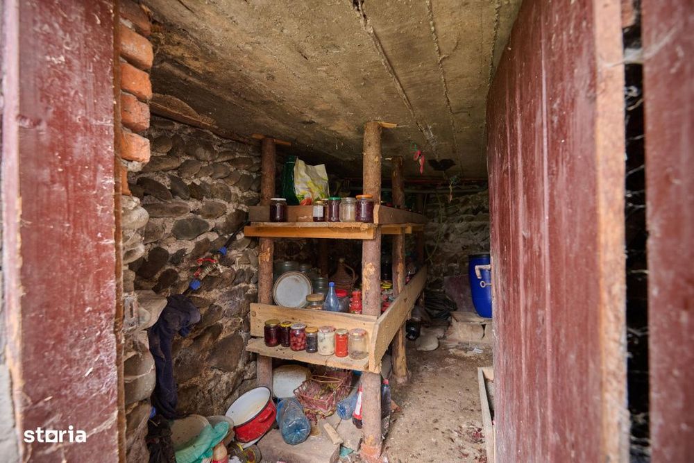 Casa individuala  Leresti la strada principala+ teren 831 mp, utilitat