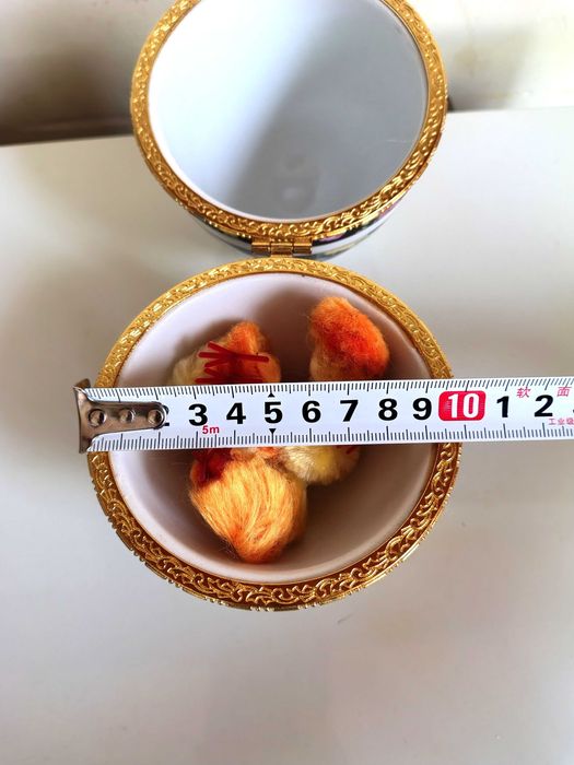 Красиво Порцеланово Яйце-Кутия за Бижута-Лимож