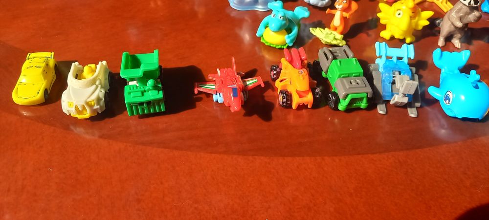 Продам игрушки киндера