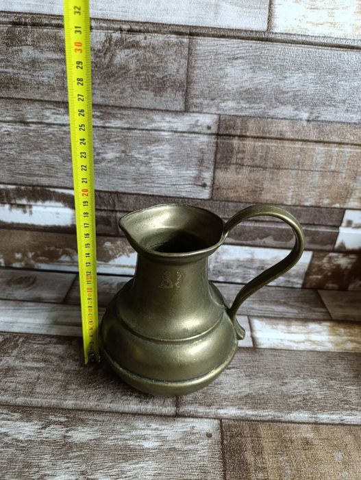 Плътна бронзова кана