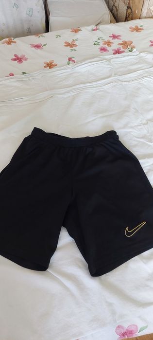 Продавам мъжки шорти Nike