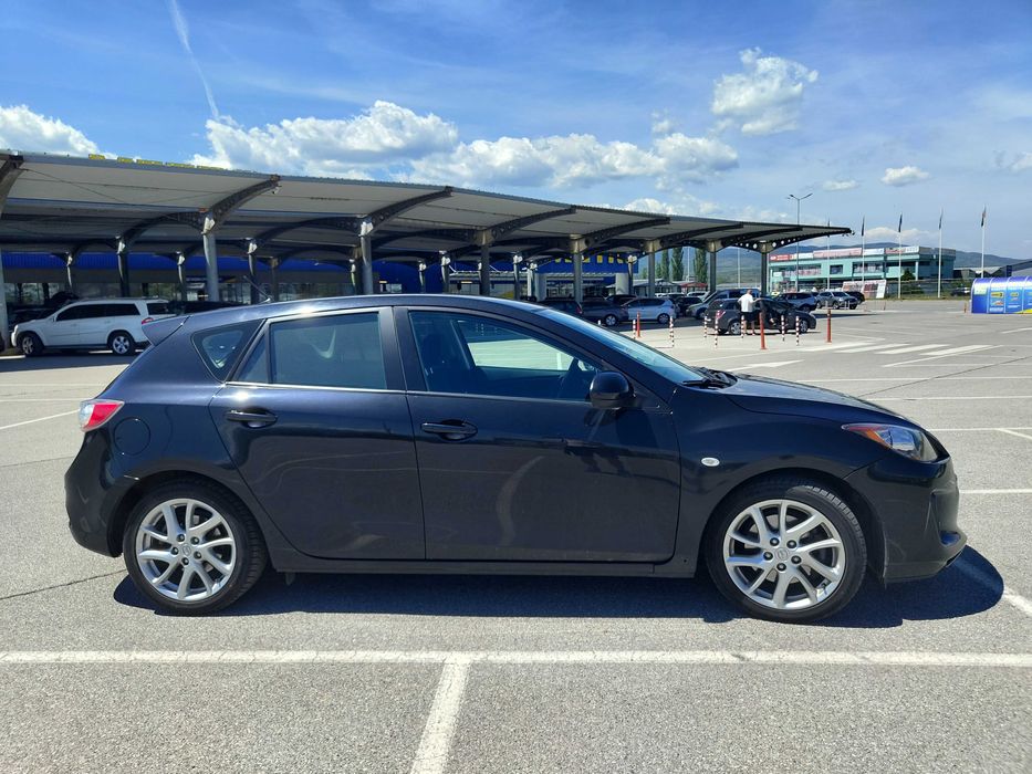 Мазда 3 2.2д 2012г.