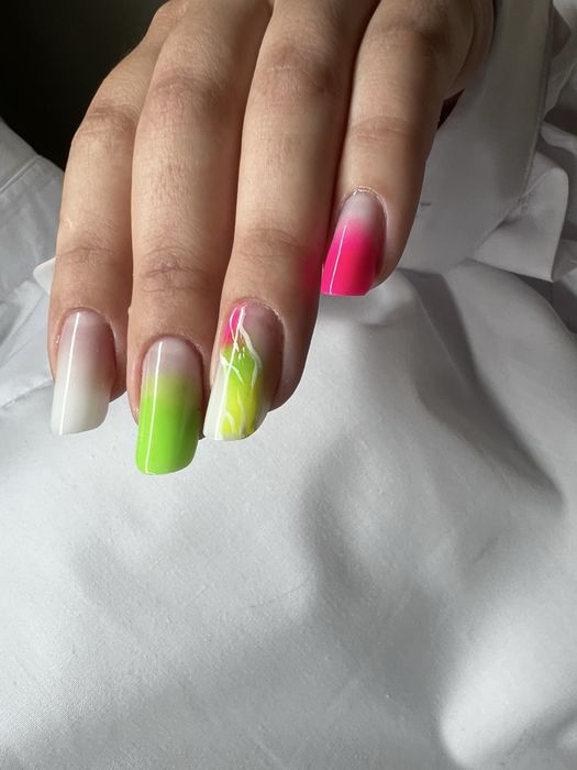 Unghii cu gel -Gara Mare