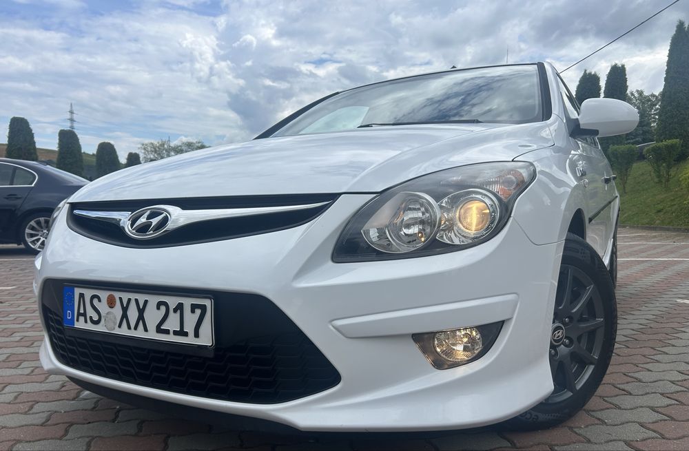HYUNDAI i30 2011