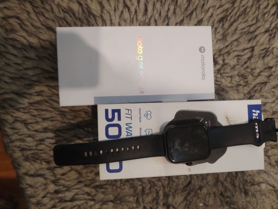 Vând telefon și fit watch