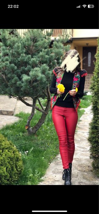 Pantaloni rosii, piele ecologica, Stradivarius XXS