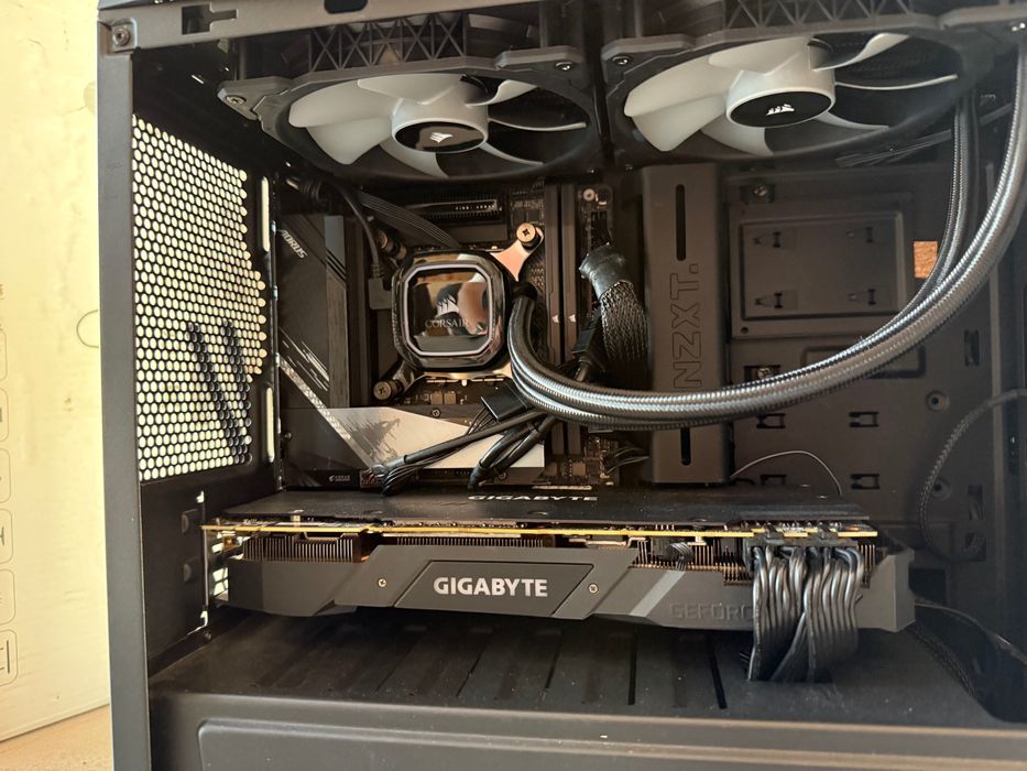 PC ITX NZXTManta i5 13500 Z690i Aorus AIO Corsair RTX 2080ti fara RAM