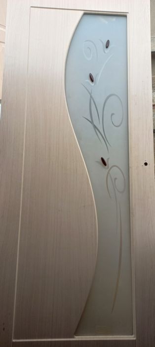 Есік  бар.Жаңа есік