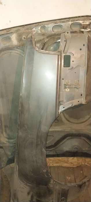 Крыло капот есік