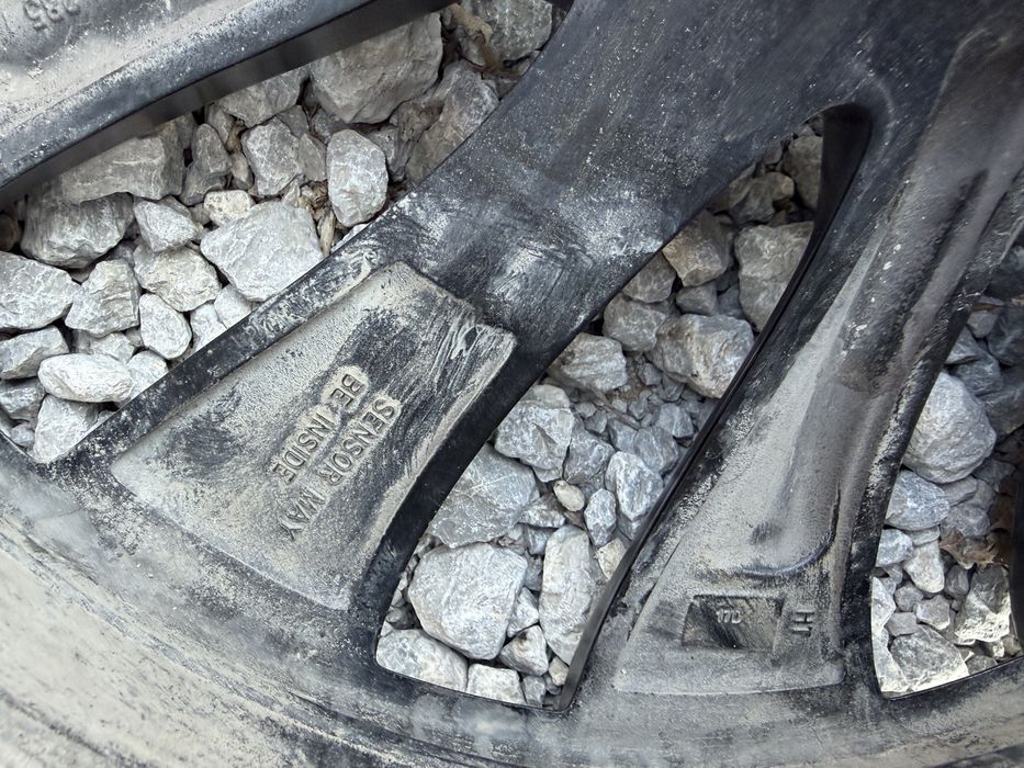 Джанти Tesla Model 3