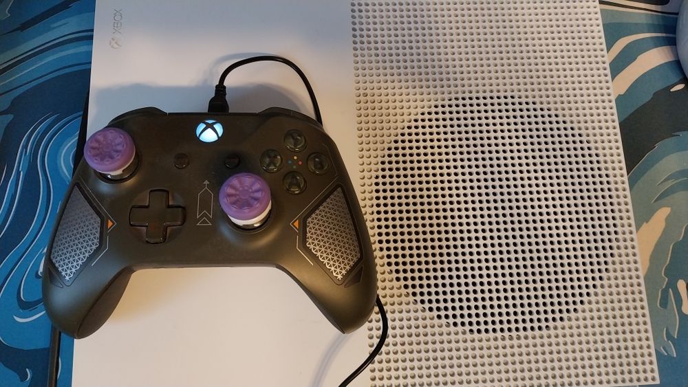 XBox One S 1TB + controler + 5 jocuri