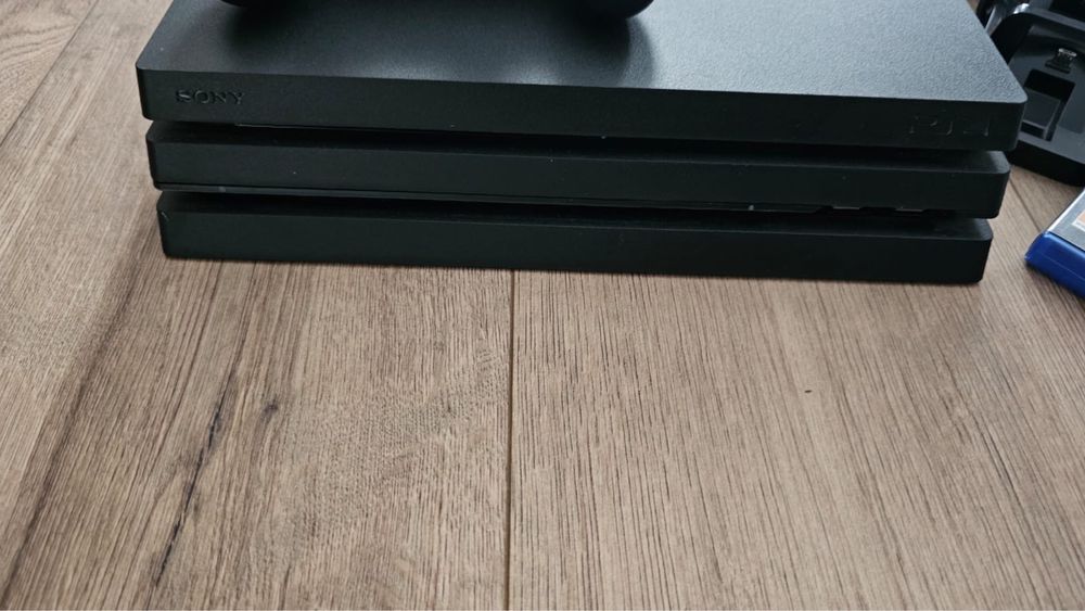 PS4 pro 1T impecabil