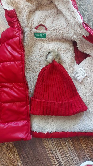 Детско  топло яке BENETTON+ шапка подарък