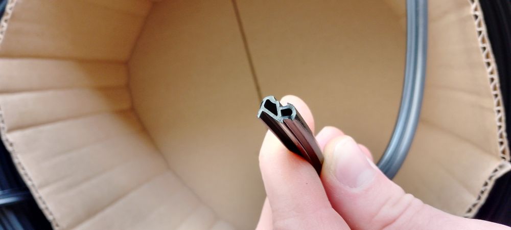 Уплотнитель для окон и дверей