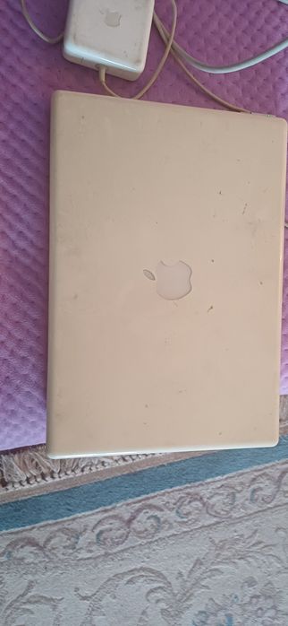 MacBook ноутбук старый