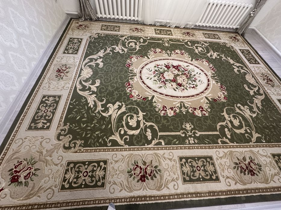 Продам кілем в хорошем состояние