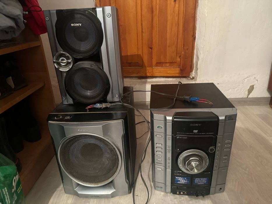 Колонки и блок управление Soni