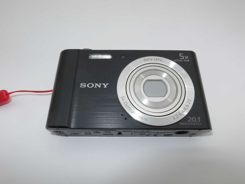 Sony Cyber-shot W800 ултра компактен цифров фотоапарат, дигитална камера, като НОВА, 20MP, 5x оптичен зум, в перфектно работещо състояние