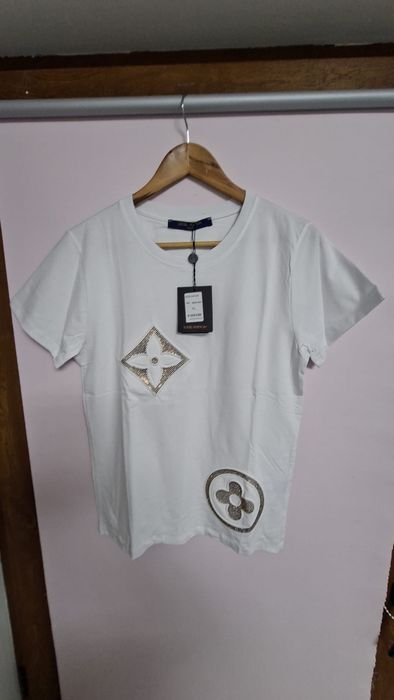 Tricouri de damă diferite culori și mărimi