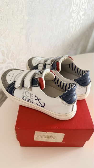 Кросовки размер 28 iceberg ,италия ,кожа