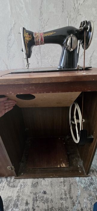 Продам швейную машинку "Подольск" в хорошем состоянии.