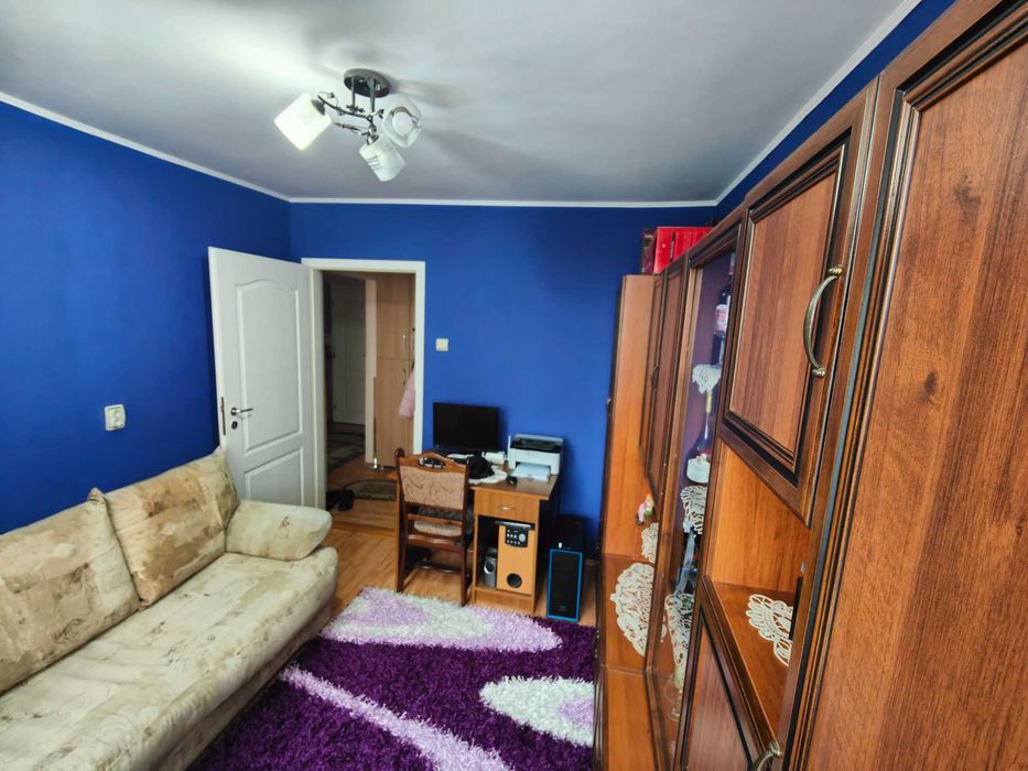 Persoana fizica vand apartament cu 3 camere