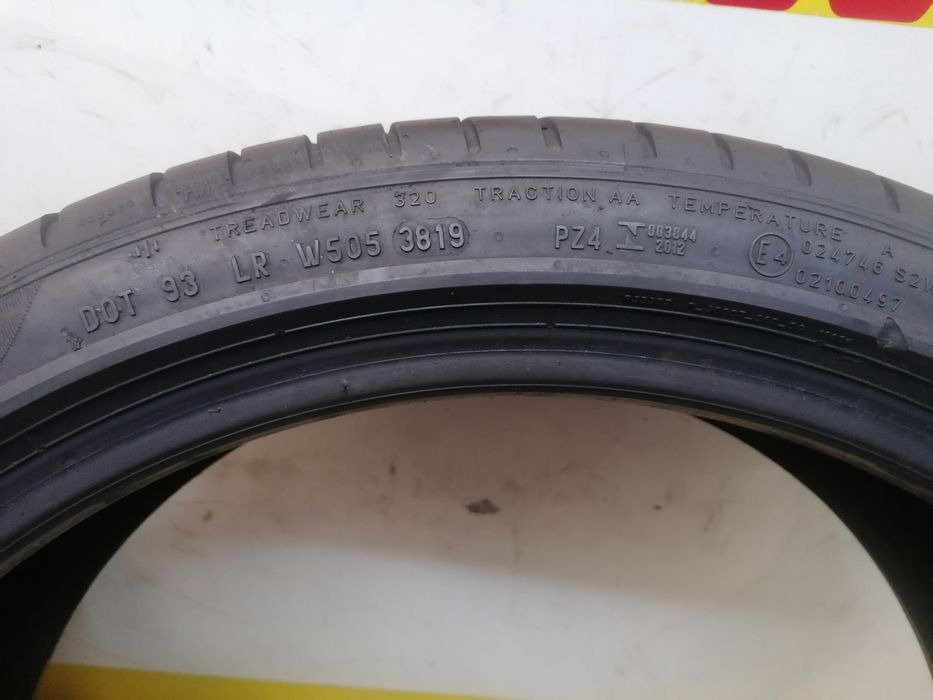225/40/20  2*PIRELLI vara 94y  Runflat dot 3819. 4,50mm