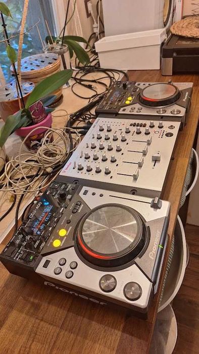 DJ плейъри 2 x CDJ400 и миксер Vestax-004 FX