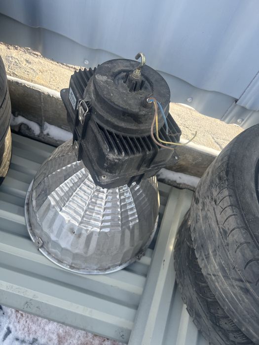 Прожектор большой без лампы!!!