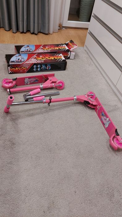 Детска тротинетка -розов цвят 30лв..