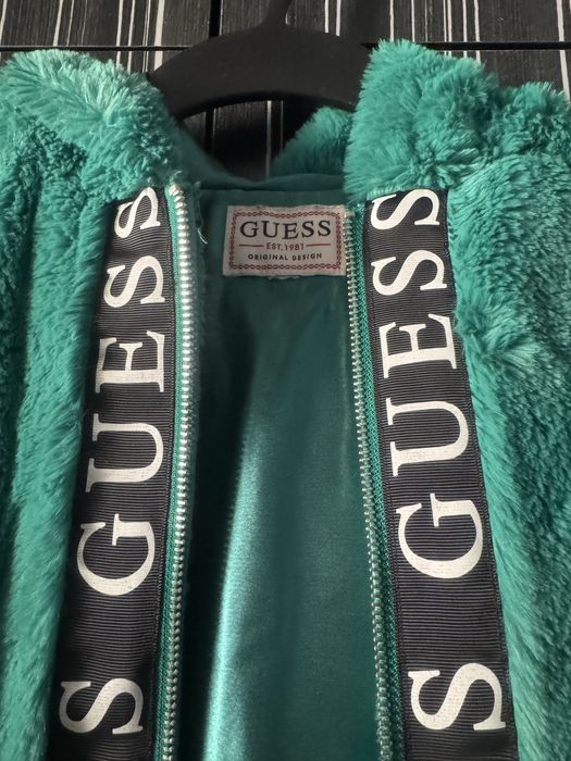 Оригинален елек с качулка Guess