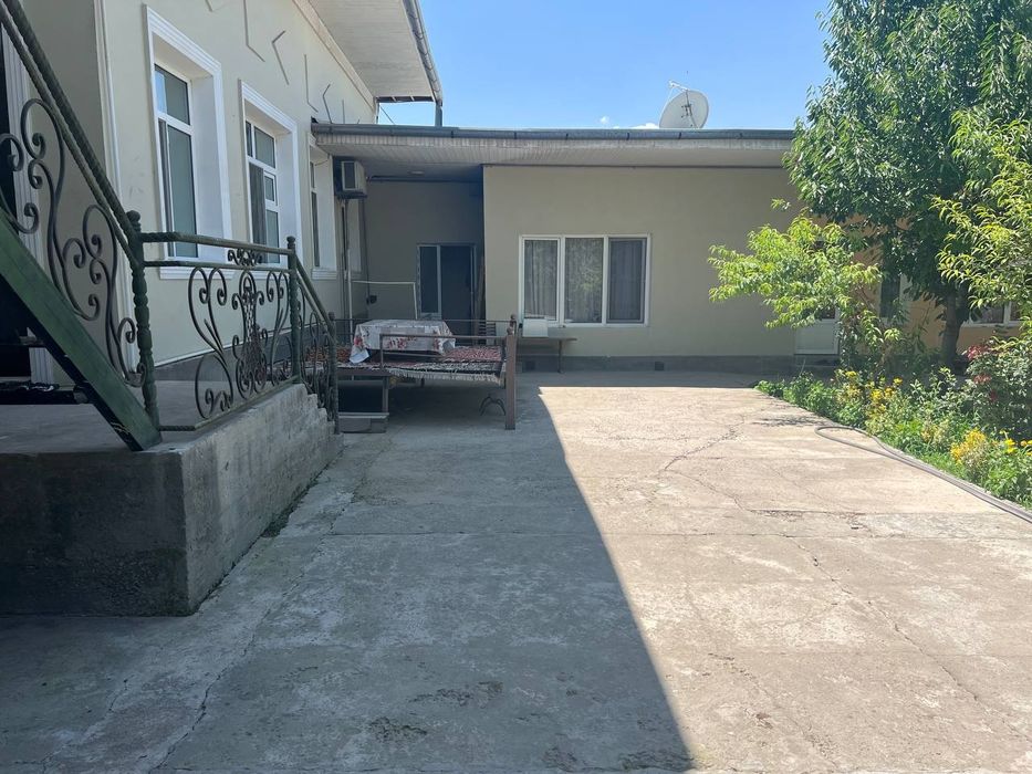 Sotiladi 6 sotih yer va 8 ta honasi bor chiroyli boģi bor


---

Сотил