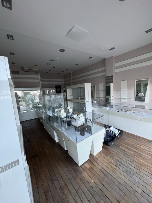 Витрини за бижутериен магазин , сувенири и др.