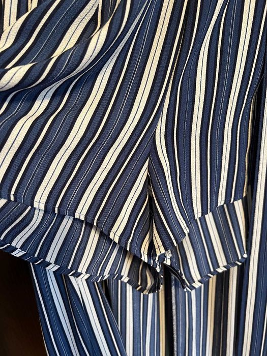 Vand rochie - salopeta cu pantaloni scurti si trena