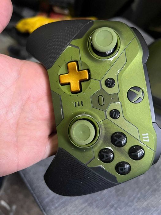 Xbox Elite 2  Gamepad Halo Edition