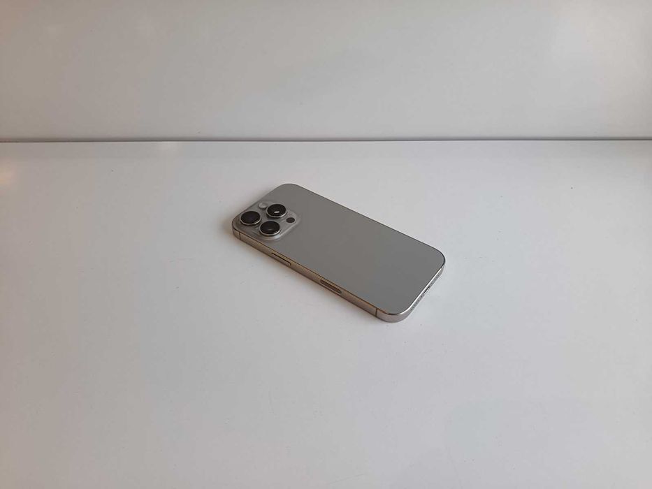 Apple iPhone 16 Pro 256Gb (без забележка 99% батерия)