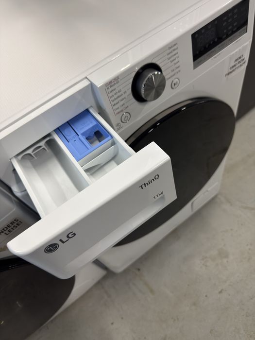 Maşină de spălat rufe LG F4WR711S2W