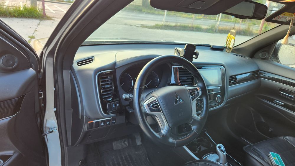 Mitsubishi Outlander plug in hibrid