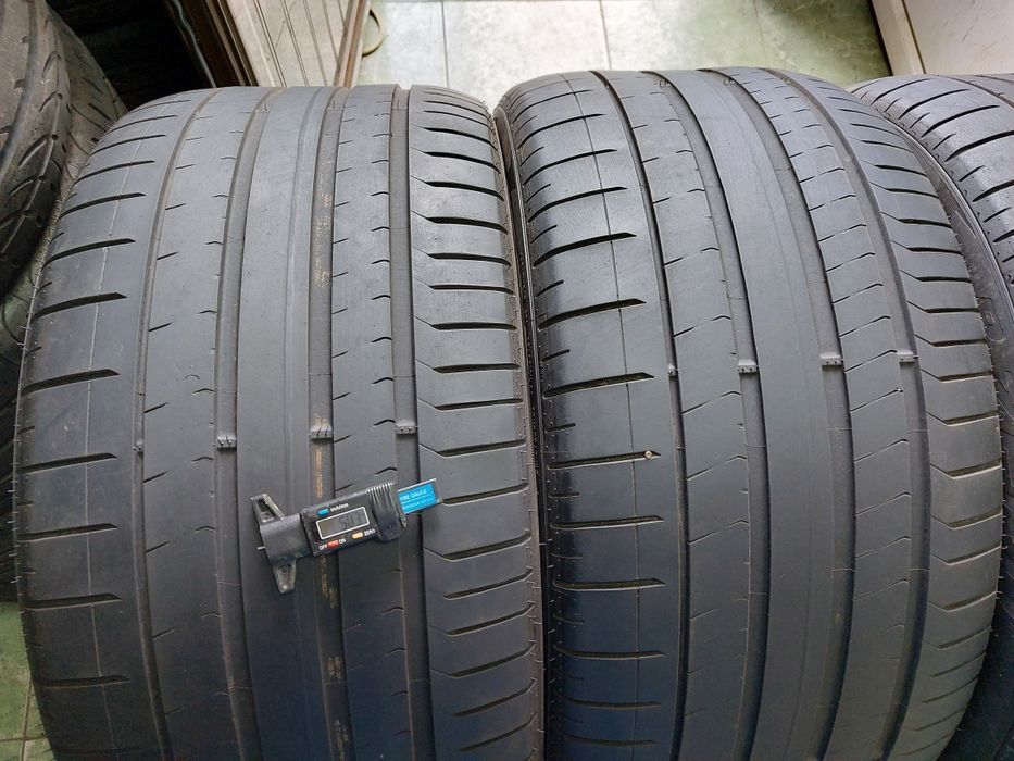 Set anvelope 325/35 R23 cu 285/40 R23 Pirelli