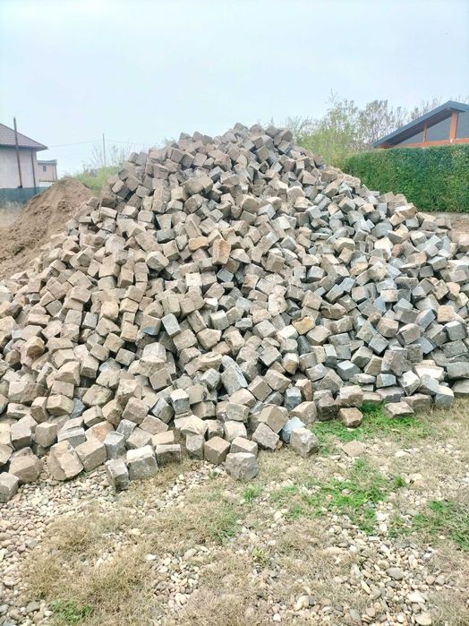 Vând piatra cubica de granit